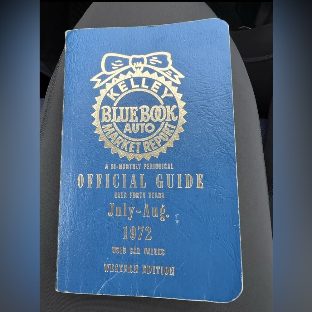 Vintage 1972 Kelly Blue Book Auto Market Report - Blue
